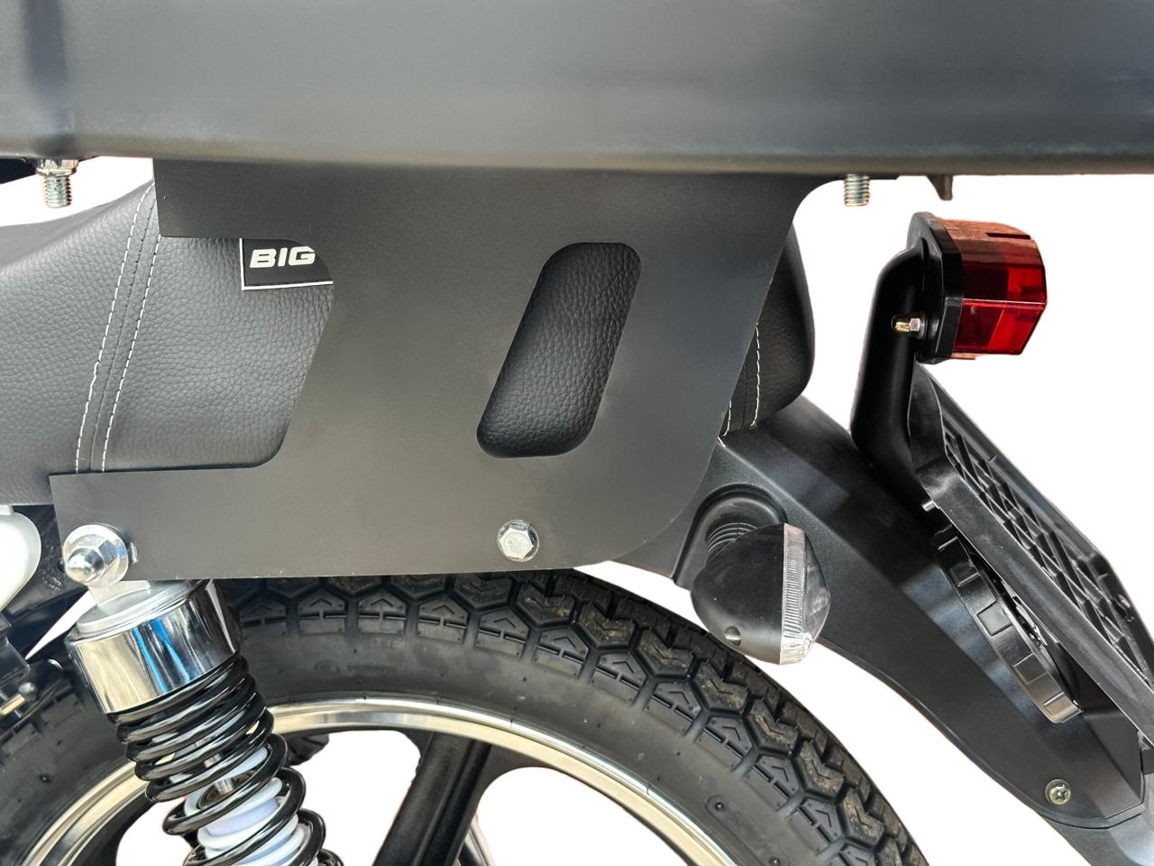 Reinforced top box bracket fitted to the bike